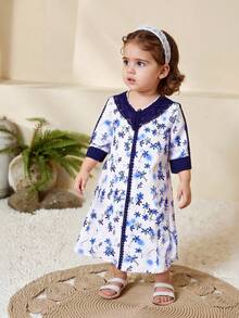 SHEIN Vestido de manga larga para niñas, con estampado floral azul y blanco, cuello en V, mangas largas, volantes en los puños y el cuello, fresco y elegante en general, lindo y casual para salidas de verano - Multicolor - Ver 8