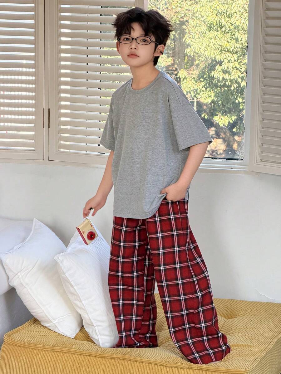 DAZY 男童纯色圆领短袖T恤和格子裤睡衣套装 - 灰色 - 查看 1