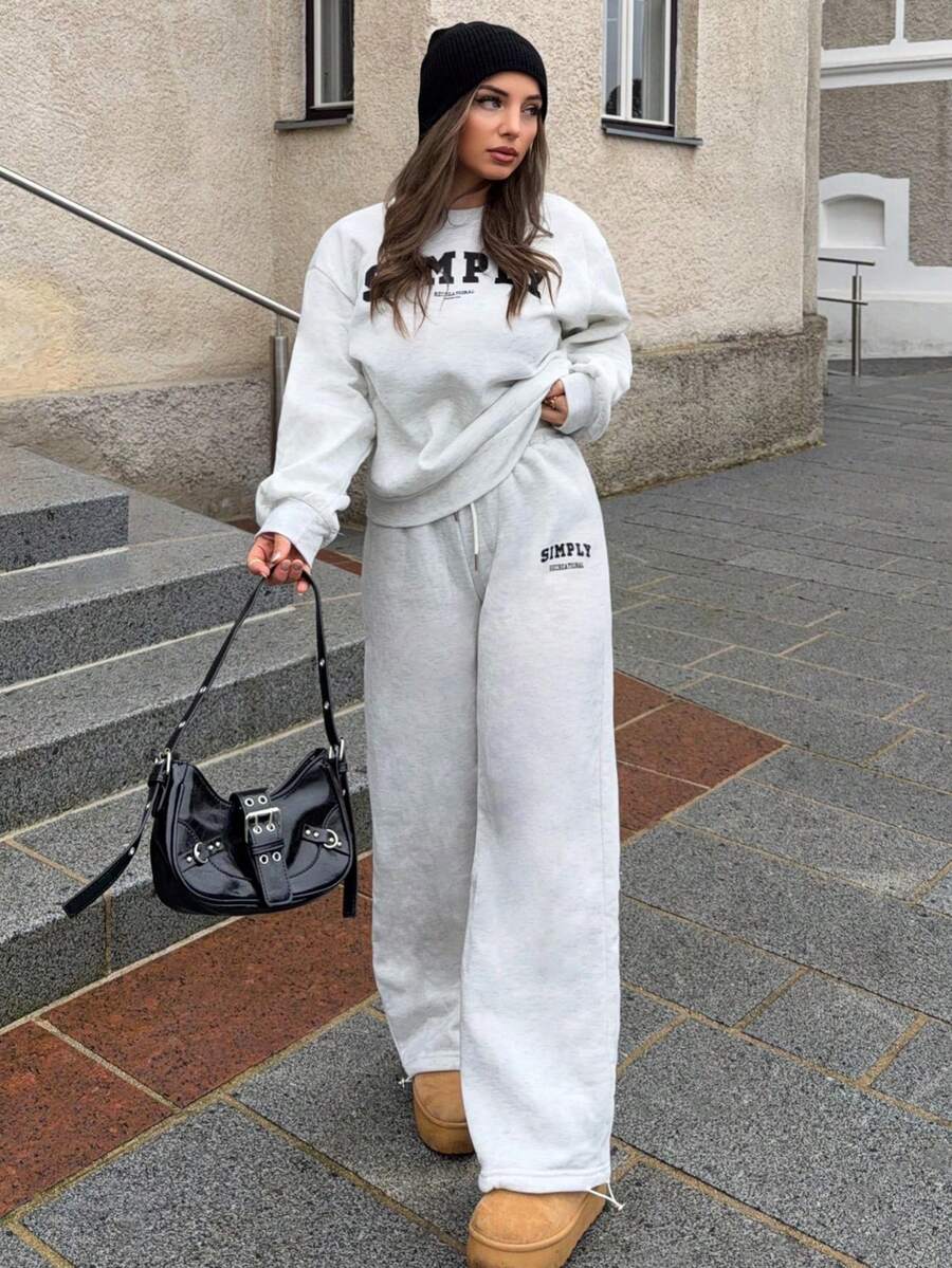 Jeta Ari Set de 2 sudaderas de mujer, una de unicolor de felpa con cuello redondo y otra con estampado de letras, ropa de otoño - Beis - Ver 1