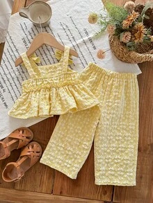 SHEIN LMoss Kids 两件套可爱女婴休闲简约度假套装，包含一件纹理面料背心和一条裤子。适合生日派对、聚会、演出、婚礼、洗礼、开幕式、日常穿着、上学、旅行以及秋冬季节。 - 黃色 - 查看 2