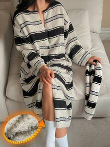 DAZY 2pcs Women Striped Knit Loose Long Sleeve Robe & Scarf Sleepwear Set, Winter Pajamas - Black and White - View 1