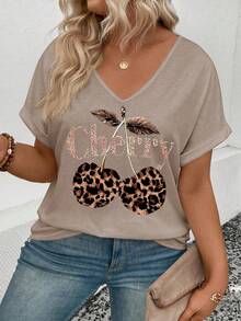 EMERY ROSE Nowość Wiosna/Lato Najlepiej Sprzedający się T-shirt Damski Plus Size z nadrukiem w panterkę i wiśniowym dekoltem w serek i krótkim rękawem - Kolor khaki - Zobacz 3
