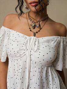 SHEIN VCAY 大码复古假日百搭波点条纹露肩荷叶边下摆女式上衣T恤 - 白色 - 查看 9