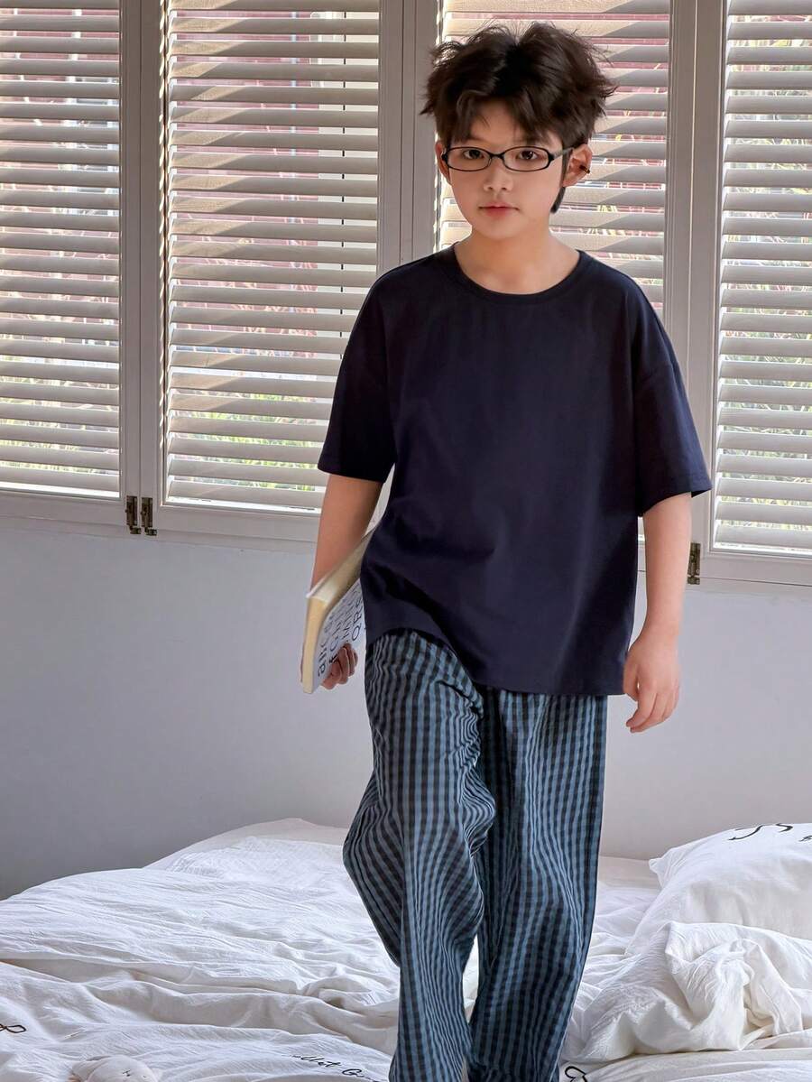 DAZY 男童纯色圆领短袖T恤和格子裤睡衣套装 - 藏蓝色 - 查看 1