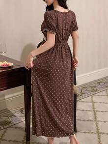 DAZY 法式花卉褶皱系带蕾丝拼接腰部长款睡裙，女士睡衣连衣裙 - 棕色 - 查看 2