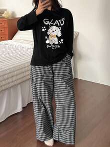 DAZY Conjunto de pijama feminino com camiseta folgada estampada com letras e cachorrinho e calça xadrez. - Preto - Ver 6