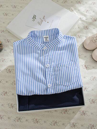 Souflis Souflis 2pcs/Set French Style Toddler Boys' Summer Outfit, Includes Striped Short Sleeve Woven Shirt With Stand Collar, Decorative Pocket, Button Cuff, And Navy Blue Casual Shorts With Rolled Hem, Suitable For Daily Wear, School, Vacation, Holiday, Travel, Relaxation, Sunbathing