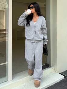 SHEIN PETITE 两件套女士V领纽扣前袋长袖宽松卫衣搭配抽绳腰直筒运动裤，娇小款，休闲简约，适合秋冬季节、通勤、运动、日常穿着 - 灰色 - 查看 3
