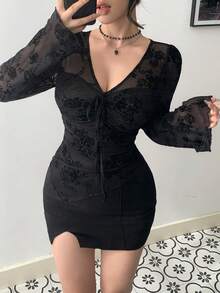 DAZY Áo kiểu nữ họa tiết hoa nhí ôm sát cổ chữ V, chất liệu lưới nhung đính sequin bóng, thắt nơ phía trước, vạt áo bất đối xứng, tay loe, thích hợp cho mùa xuân hè, ngày Valentine, năm mới, áo dài tay. - màu đen - Xem 3