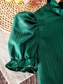 SHEIN 少女可爱、端庄、高端、优雅的连衣裙套装，搭配同款开衫。绿色纹理编织上衣搭配开衫，饰有蝴蝶结，修身印花连衣裙，泡泡袖设计，配以3D蝴蝶结开衫。 - 綠色 - 查看 5