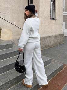 Jeta Ari Set de 2 sudaderas de mujer, una de unicolor de felpa con cuello redondo y otra con estampado de letras, ropa de otoño - Beis - Ver 2