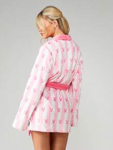 Missguided x Playboy 兔子印花柔软蓬松睡袍，带腰带，长袖，女士冬季舒适家居服 - 彩色 - 查看 2