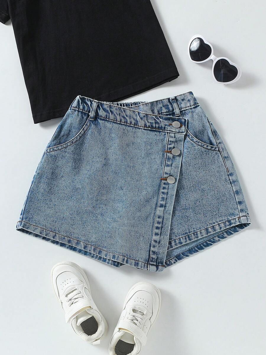 Shorts vaqueros de estilo Y2K para niñas, nueva llegada de primavera/verano, diseño de cintura oblicua, shorts vaqueros sueltos y casuales con decoración de botón delantero, shorts vaqueros versátiles y de moda, nuevo para el verano - Azul lavado medio - Ver 1