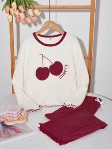 SHEIN Vintaside Kids 少女睡衣套装 - 两件套睡衣，樱桃印花罗纹两件套睡衣，奶油色/酒红色圆领长袖上衣，抽绳阔腿裤，家居服，四季皆宜，适合假日穿着，2026 年送礼佳品，舒适休闲，轻松自在，可爱时尚 - 紅色 - 查看 4