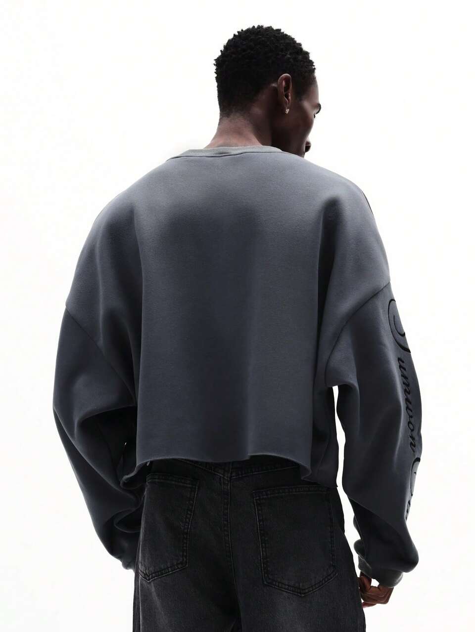 SUMWON Sweat-shirt oversize col rond avec imprimé graphique sur les manches pour un style casual automne-hiver. Pull-over à manches longues dans un style streetwear