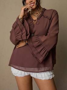 SHEIN LUNE 加大码系领蝴蝶结荷叶边灯笼袖雪纺咖啡棕色面料收腰下摆女士休闲宽松优雅OL秋季上衣，棕色上衣，优雅法式休闲衬衫，适合春、秋、夏穿着。乡村音乐节上衣，音乐节衬衫，飘逸优雅的棕色喇叭袖宽松休闲衬衫，情人节、新年、情人节衬衫、女士度假、夏季假期、女士休闲衬衫、女士优雅衬衫、派对上衣