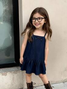 Elladie kids 女童休闲牛仔连衣裙，春夏款，深蓝色，细肩带蝴蝶结设计，荷叶边下摆，宽松牛仔背带裙，面料柔软舒适，适合上学、通勤和日常外出穿着。 - 深色水洗藍 - 查看 9