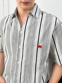 Manfinity RebelGame Men's Contrast Stripe Print Short Sleeve Shirt - Grey - View 4