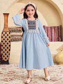 SHEIN Rochie evazată cu mânecă lungă, elegantă, cu dungi, model patchwork, cu ciucuri, talie elastică, albastru, rochie de vacanță, casual, la modă, patchwork, floral, franjuri, guler pătrat, mânecă lungă - Albastru - Vizualizare 4