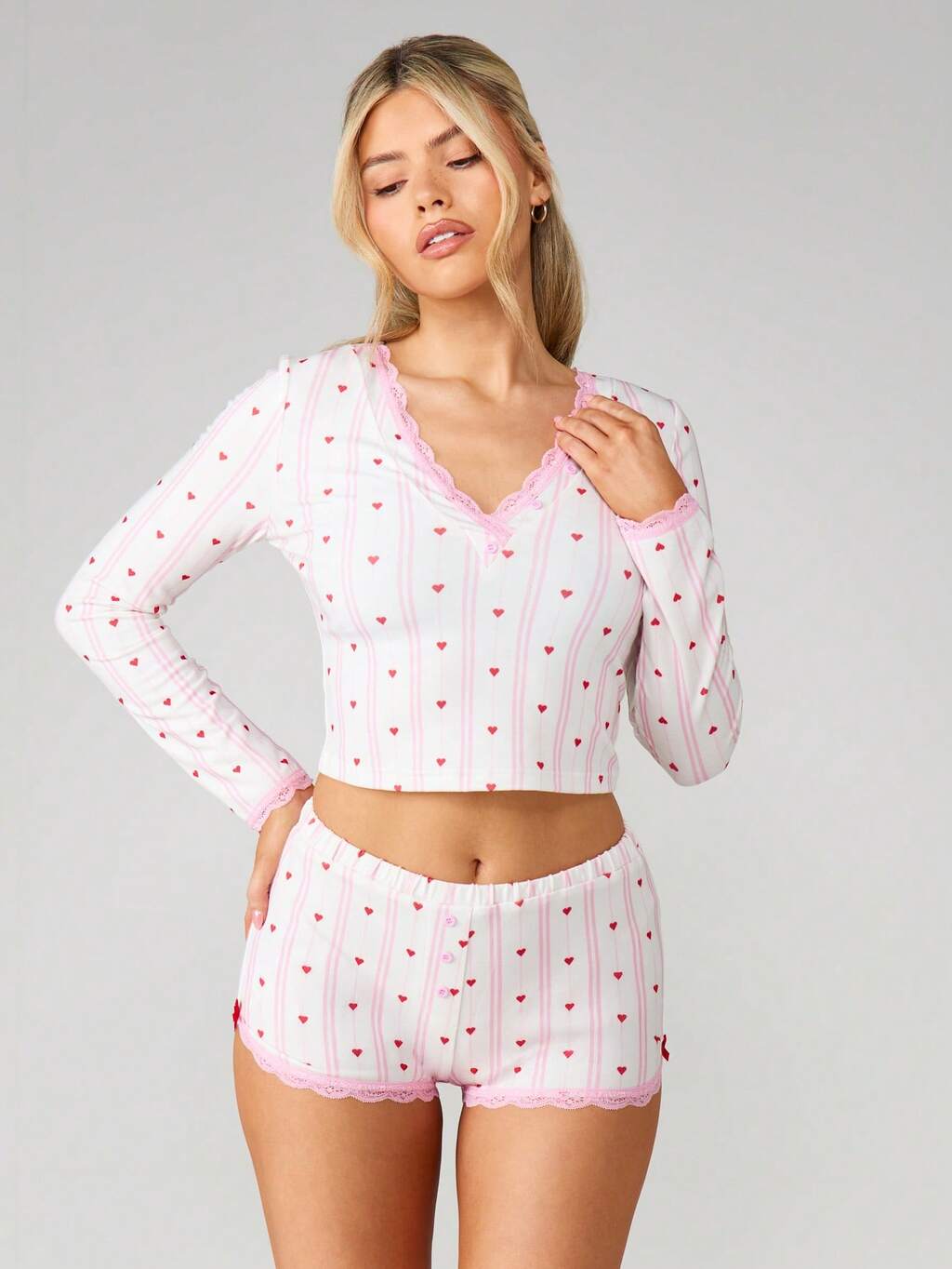MISSGUIDED Completo top corto con stampa a cuore e pantaloncini con volant
