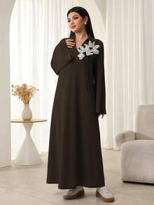 Al Najma 女士灰色印花翻领长袖优雅阿拉伯连衣裙 - 棕色 - 查看 5