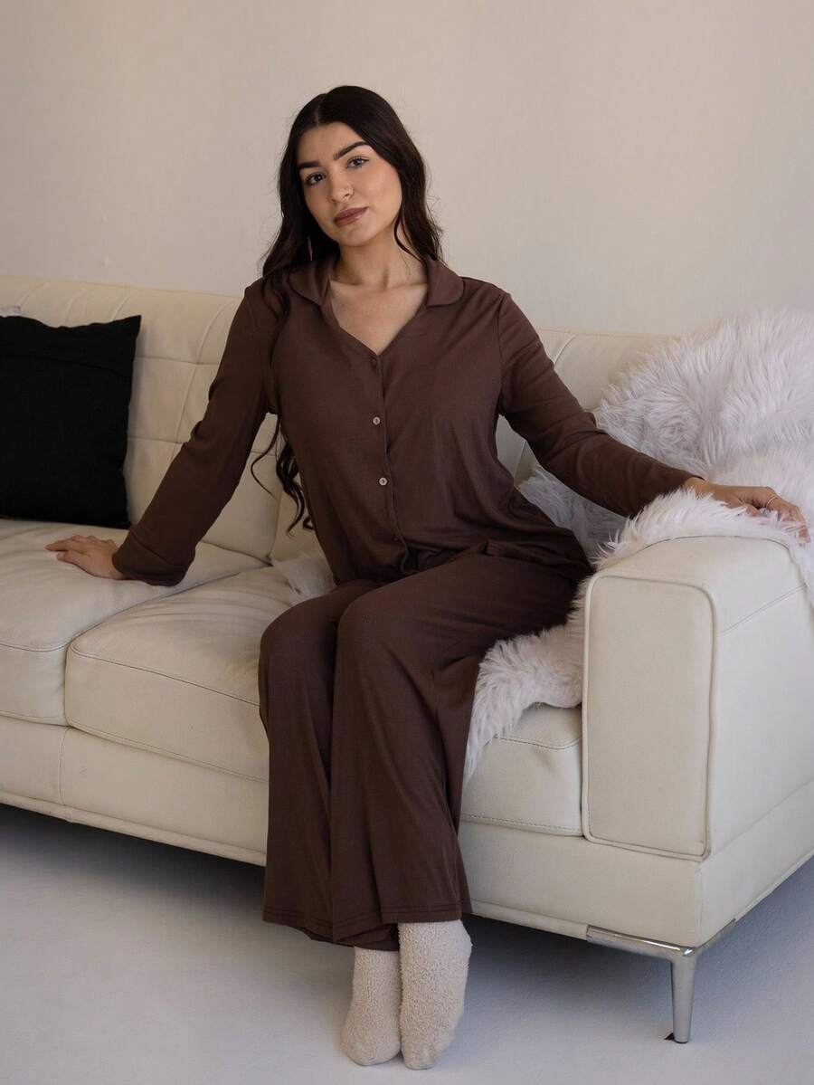 Andrea Bello 休闲女士纯色纽扣前襟衬衫和裤子睡衣套装假日季节服装，秋季服装 - 棕色 - 查看 1