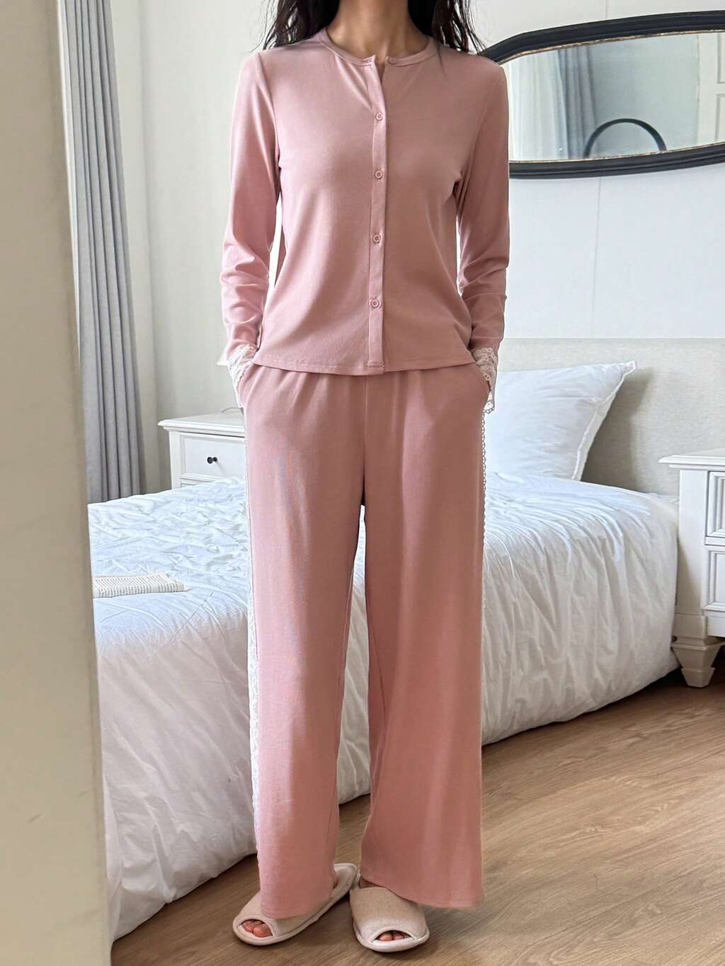 Conjunto de pijama de mujer de punto con parches de encaje de colores contrastantes