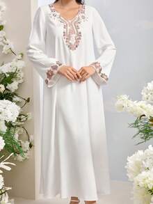 Al Najma Women's Elegant Arabic Style V-Neck Long Sleeve Dress With Applique Decor - White - View 5