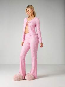 MISSGUIDED Conjunto de pantalones acampanados y top corto de manga larga con estampado de corazones y nudo delantero para comodidad y relajación en casa - Rosa - Ver 1