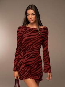 SHEIN Forever 21 Đầm ngắn gợi cảm tay xòe hở lưng họa tiết da báo dành cho nữ - Màu Đỏ Sâu - Xem 2