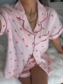 SHEIN Ensemble pyjama pour femmes avec chemise à col et manches courtes à imprimé carreaux roses et cerises, et short - Rose pâle - Voir 5