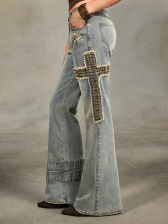 Grunge Punk Jeans a zampa da donna con tasche, effetto consumato, design con toppe a croce e borchie, casual e versatile, adatto per vacanze e viaggi