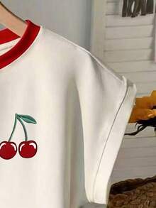 Resyla Women's Fitted Round Neck Short Sleeve T-Shirt With White Ink Print