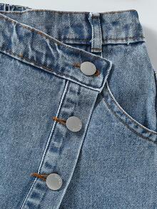 Shorts vaqueros de estilo Y2K para niñas, nueva llegada de primavera/verano, diseño de cintura oblicua, shorts vaqueros sueltos y casuales con decoración de botón delantero, shorts vaqueros versátiles y de moda, nuevo para el verano - Azul lavado medio - Ver 4