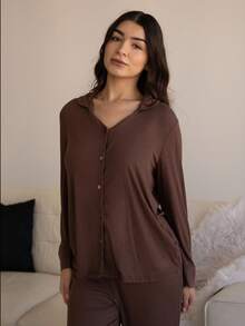 Andrea Bello 休闲女士纯色纽扣前襟衬衫和裤子睡衣套装假日季节服装，秋季服装 - 棕色 - 查看 3