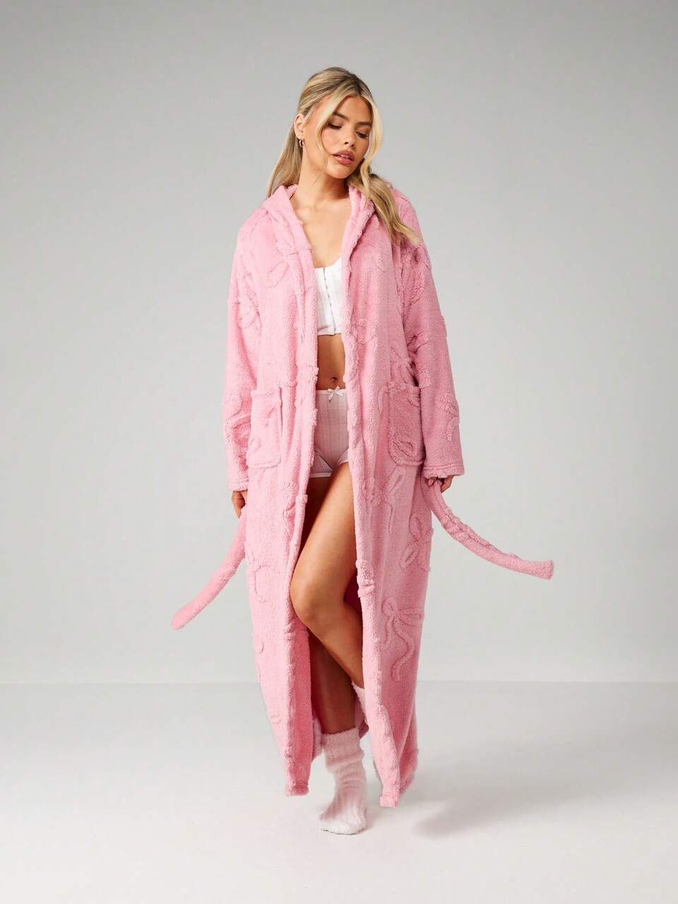 MISSGUIDED ふわふわのリボン柄フード付きローブ