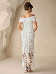 Coutiva 这款优雅性感的露肩露背直筒连衣裙，饰有流苏细节，非常适合生日派对、婚礼、晚宴、音乐节和毕业典礼等场合。 - 白色 - 查看 3