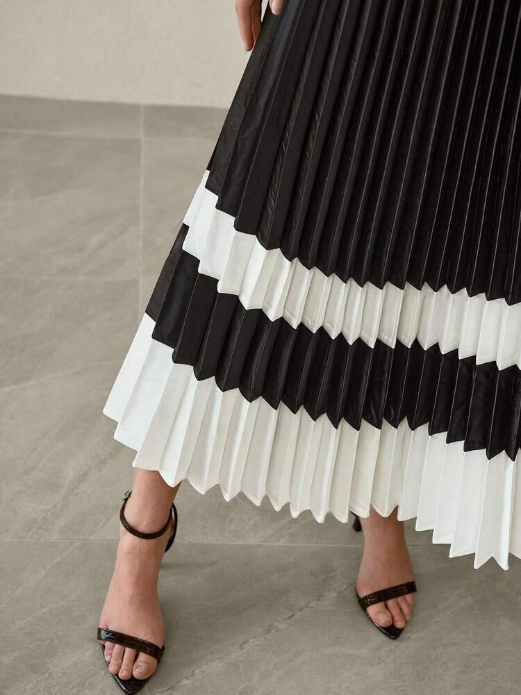TWO TONE COLORBLOCK PLEATED SKIRT WITH RING BELTED