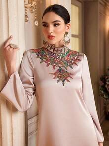 Al Najma 女士优雅阿拉伯传统长袖立领连衣裙 - 杏色 - 查看 6