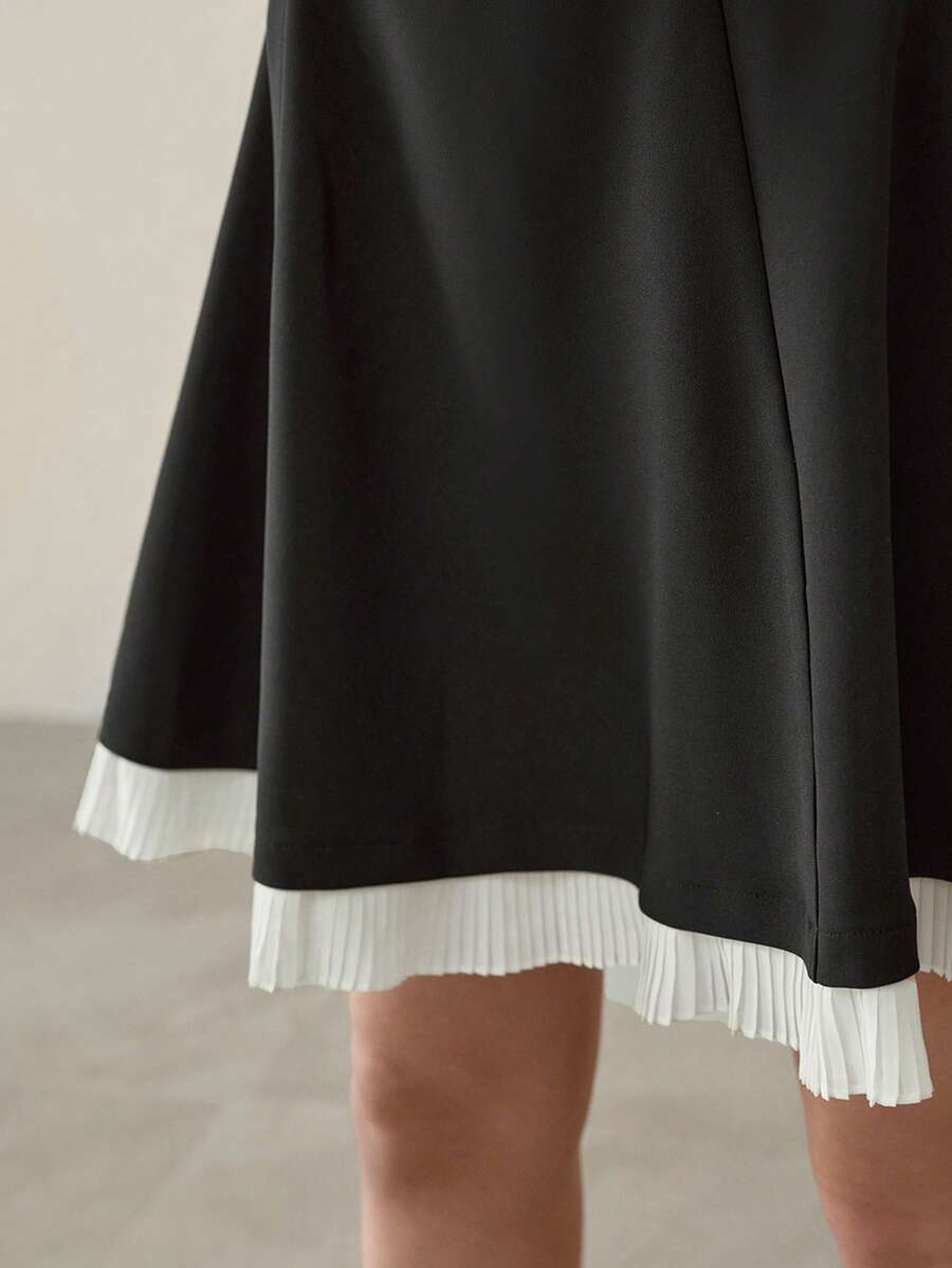 MOTF PREMIUM V-NECK MINIMALIST WAIST CINCHED BODYCON COLOR BLOCK MINI DRESS, VERSATILE FOR DAILY WEAR AND DATES - Black and White - View 2