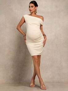 MaterniChic 孕妇纯色褶皱不对称肩部修身优雅连衣裙 - 杏色 - 查看 6