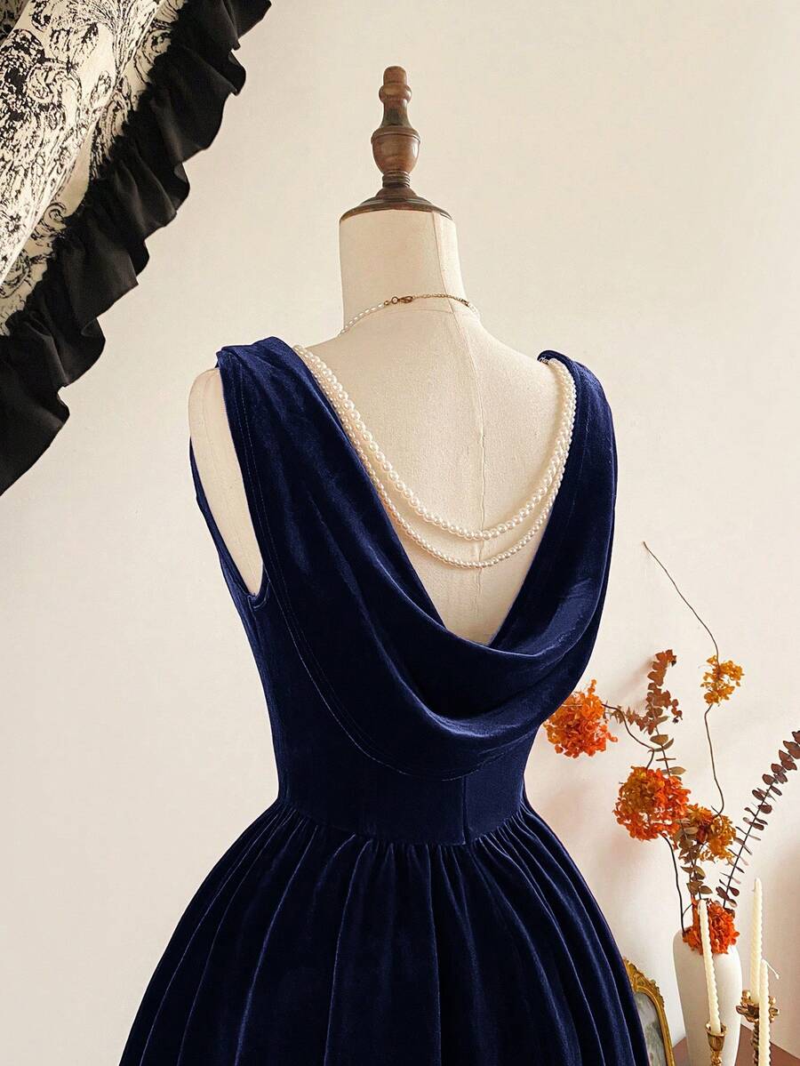 Vintamour Vintage Elegant Women's Dress With Pockets Velvet Pearl Chain Party Holiday Cocktail Dress Fall Clothes For Women Halloween Costumes Winter Clothes Christmas Winter Dress Women Autumn Clothes For Women Halloween Clothes For Women Christmas Clothes For Women Christmas Party Dress New Year Dress Thanksgiving Outfit For Women Elegant Dresses For Party - Royal Blue - View 1