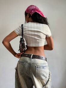 StreetHx Áo sơ mi nữ tay ngắn dáng lửng phối màu tương phản phong cách đường phố in chữ. - Màu be - Xem 2