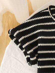 SHEIN Bộ áo thun tay ngắn cổ tròn kẻ sọc thoải mái, rộng rãi cho bé gái tuổi teen - Đen và trắng - Xem 5