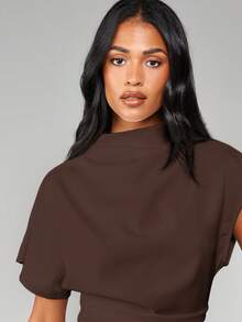 MISSGUIDED Mock Neck Short Sleeve Top With Fitted Waist Design For Casual Everyday Wear - Brown - View 4