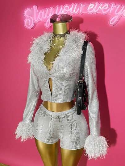 Slaydiva 2025夏季新品，适合生日派对、返校、校园风、日常穿着、休闲、度假、邮轮旅行、海滩、日光浴、性感夜店等场合，长袖毛领拼接短款开衫外套搭配紧身短裤，酒红色蛇纹箔面面料，女士两件套