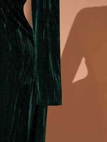 Rometta 女士优雅派对方领长袖褶皱A字长裙，金属别针装饰，拉绒提花面料，褶裥纹理，适合秋冬季派对、宴会、外出、办公等多种场合。 - 墨綠色 - 查看 5