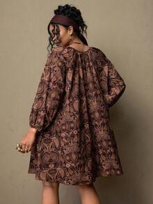 Freevana Vestido feminino plus size estilo boêmio vintage marrom com estampa retrô, mangas 3/4 e detalhes florais, ideal para festivais de música no início da primavera. - Castanho - Ver 2