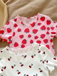 SHEIN LMoss Kids 4件套女婴可爱碎花荷叶边圆领短袖上衣和短裤休闲舒适睡衣套装，夏季水果印花樱桃图案女婴服装草莓套装 - 彩色 - 查看 3