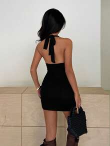 Flirla 性感浪漫黑色深V领收腰迷你连衣裙，适合秋冬季穿着 - 黑色 - 查看 2